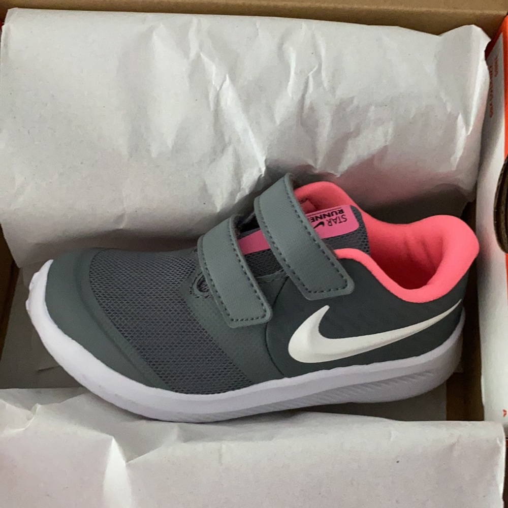 Nike Star Runner 2 Toddler Sneakers - Picture 2 of 3